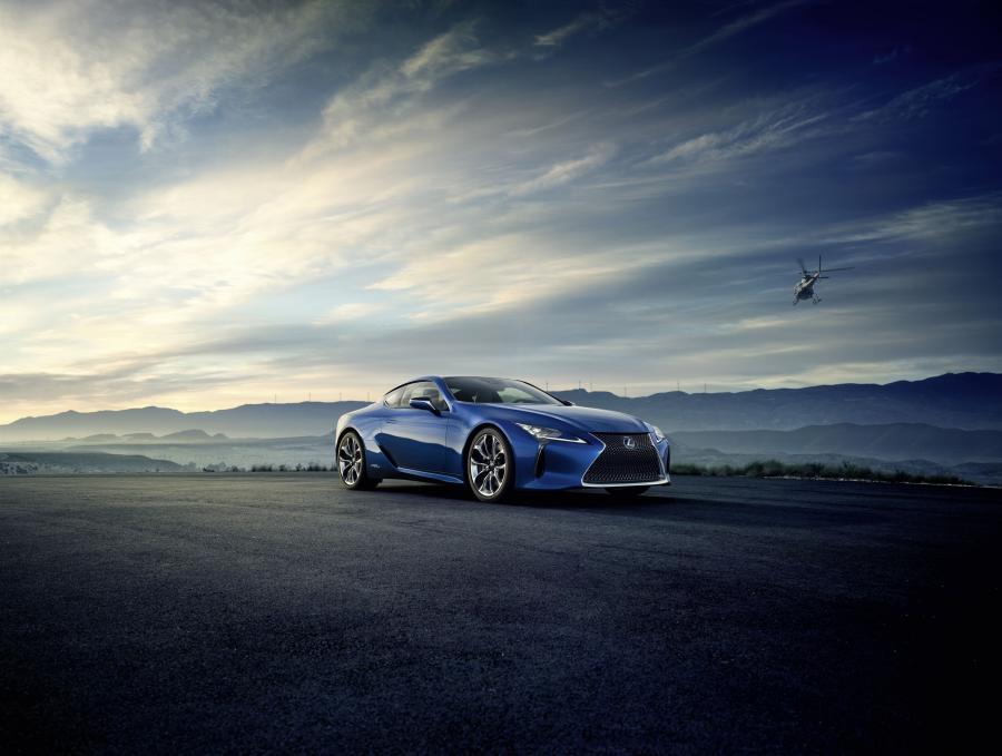  Lexus LC500h 2016 года  (EU) (фото 8 из 79)